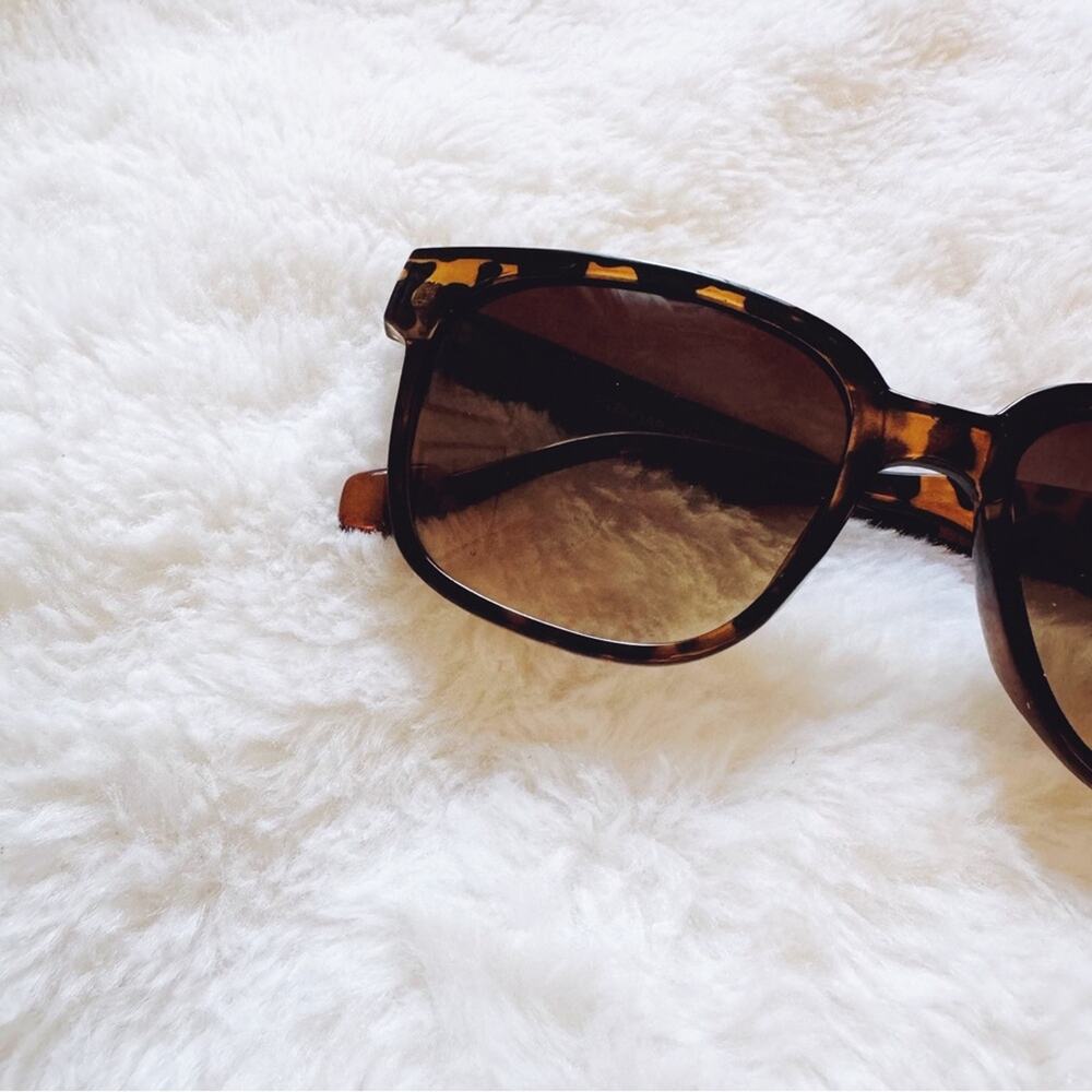 Octavia Tortoise Brown Oversized Chic Sunglasses - Picture 2 of 10